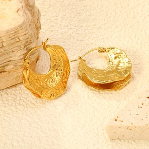 Vintage-Creolen in Ahornblatt-Optik mit Metallstruktur und hochwertiger 18k Vergoldung