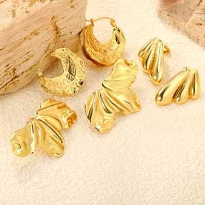 Edelstahl Ohrringe Gold Überzogen Unregelmäßig Gezacktes Blatt Abstrakt Fächer Muschel Geometrisch Metall Textur Schmuck Für Damen