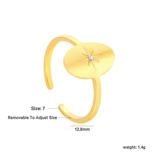 Dettaglio dell'anello aperto placcato oro 18K con motivo a stella e zircone misure