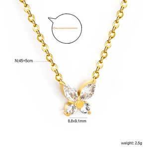 Elegante collana a farfalla in oro 18K con pietre di zircone e catena regolabile fine