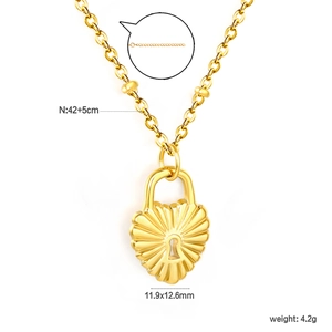 Collier pendentif cadenas coeur doré 18 carats avec texture rayonnante et chaîne réglable