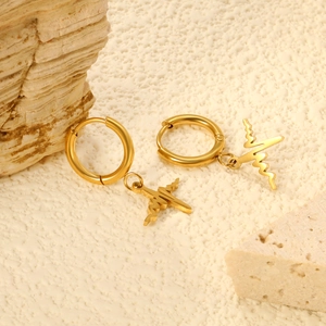 Boucles d'oreilles créoles en acier doré avec pendentif design d'onde de rythme cardiaque