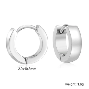 Detailed size chart showing 2.9x10.8mm dimensions and 1.6g weight for silver huggie hoops