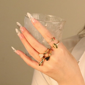 Set di anelli in acciaio inossidabile placcato oro 18K con cuori e pietre preziose