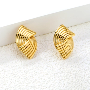 Golden double-curved spiral textured earrings in 18K gold plated stainless steel