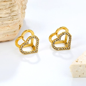 Élégantes boucles d'oreilles cœur plaquées or 18 carats avec zircons blancs brillants