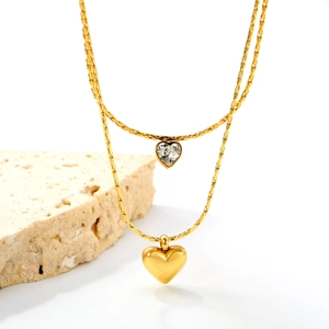 Collier double rang doré avec pendentif cœur en zircon et chaîne serpent plate élégante
