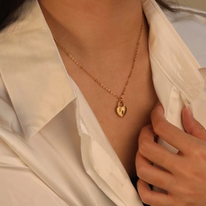 Collier Pendentif Cadenas Coeur Acier Inoxydable Plaqué Or 18K Texture Radiale Style Rétro Français