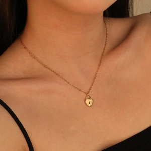 Collier avec pendentif cadenas coeur vintage en acier inoxydable doré 18 carats
