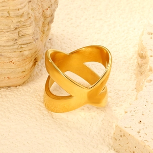 Bague croisée moderne dorée en acier inoxydable avec finition texturée et double couche