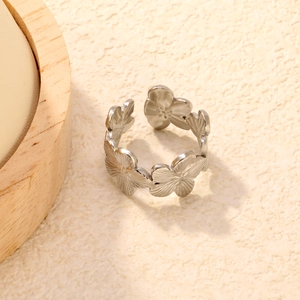 Bague ouverte fleurie argentée avec design ajustable à cinq pétales en acier inoxydable