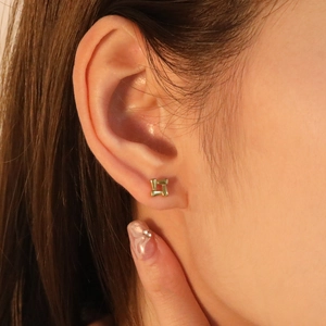Minimalist geometric square stud earrings in gold-plated stainless steel for women