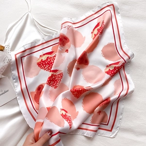 Carré de soie avec imprimé grenade artistique et motifs de pois roses élégants