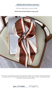 Nahaufnahme des 15x150cm gestreiften Seidenschals, elegant über ein Buch drapiert