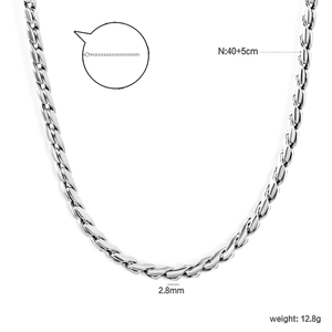 Détail du collier chaîne gourmette en acier avec largeur 2,8mm et longueur 40+5cm affichée