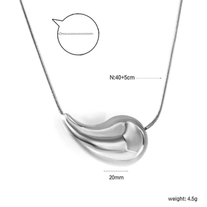 Detailed view of the water drop pendant necklace showing dimensions 40+5cm and 20mm