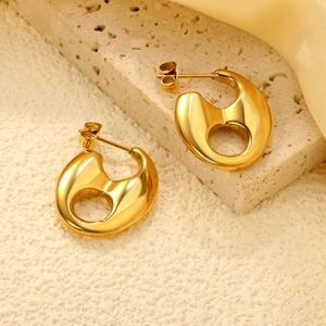Boucles d'oreilles géométriques creuses en acier inoxydable plaqué or 18 carats
