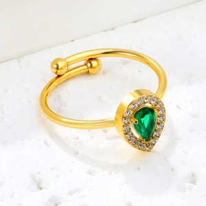 Adjustable gold ring with pear-cut emerald zircon and sparkling white crystals