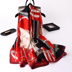 Fashion chain pattern silk scarf tied on handbag with equestrian leather buckle design