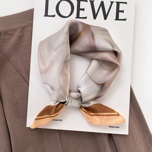 Damen Mode 100% Maulbeerseide Quadrattuch Künstlerisches Ölgemälde Druck Halstuch Eleganter Haarband Seidenschal