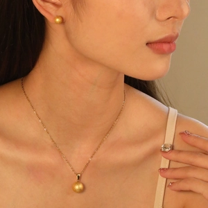 Parure de bijoux élégante en acier inoxydable or mat avec collier rond et boucles d'oreilles