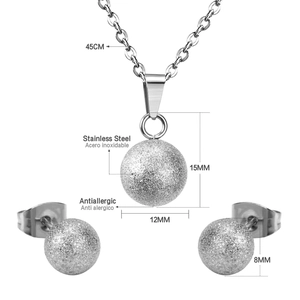 Détails de l'ensemble bijoux en acier avec dimensions du pendentif boule et des boucles