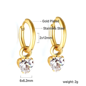 Boucles d'oreilles créoles dorées en acier inoxydable avec zircons cœur brillants