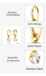 Détail de boucles d'oreilles en acier doré avec pendentifs en zircon en forme de goutte