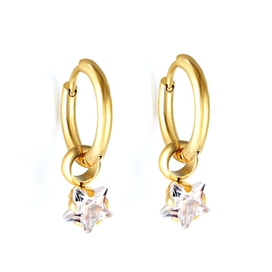 Boucles d'oreilles créoles dorées avec pendentifs étoiles en cristal et acier poli brillant