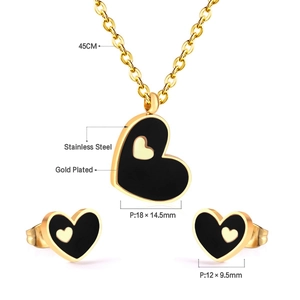 Detail view of heart jewelry set with 45cm necklace and earrings dimensions in gold steel