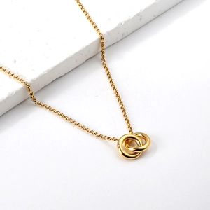 Collana minimalista con anelli intrecciati in acciaio inossidabile placcato oro 18K