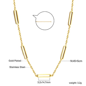 Dettaglio della catena a maglie placcata oro 18K con lunghezza 45+5cm e dimensioni