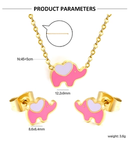 Dimensioni dettagliate del set collana e orecchini a elefante rosa con finitura oro