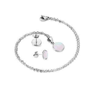 Détail d'un ensemble de bijoux en acier argenté avec incrustations de nacre ronde