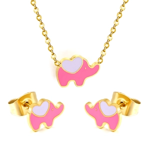 Set gioielli con collana elefante rosa smaltato e orecchini a cuore in acciaio placcato oro