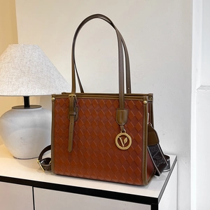 Vintage Rhombus Quilted Tote Bag Women PU Leather Large Capacity Handbag With Metal Pendant And Wide Strap