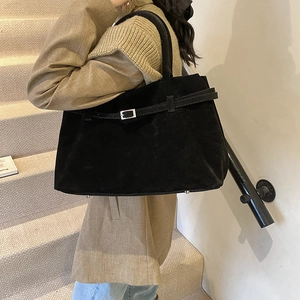 Vintage matte black tote bag with silver buckle and large capacity for daily commuting