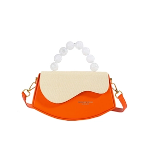 Sac boîte bicolore orange et beige avec poignée à perles et finitions en métal doré