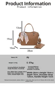 Dettaglio borsa shopper marrone a quadri con dimensioni e accessorio foulard