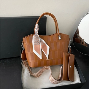 Borsa A Mano In Pelle PU Con Trama A Quadri Sciarpa Di Raso E Pochette Tracolla Larga Borsa A Tracolla Per Donna