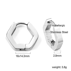 Detail view of hexagonal stainless steel earrings with dimensions 16x14.3mm and anti-allergic logo