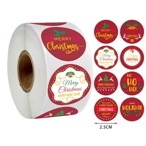 Roll of 500 Christmas stickers with 8 festive patterns for gift wrapping and sealing