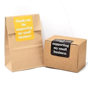 Detail von Kraftpapier-Geschenkbox und Beutel mit Thank You Stickern für Kleinunternehmen