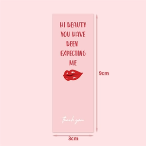 Étiquettes roses rectangulaires avec lèvres rouges et texte 'Hi Beauty' pour emballage