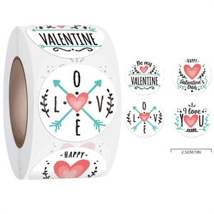 Detail von 2,5cm Valentinstag-Aufklebern mit Herzmustern und Dankesbotschaften in Rollen