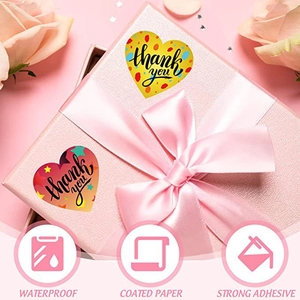 Adesivi cuore Thank You impermeabili con pois e arcobaleno su una scatola regalo rosa