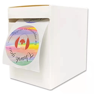 Autocollants de remerciement holographiques arc-en-ciel dans une boîte de distribution blanche