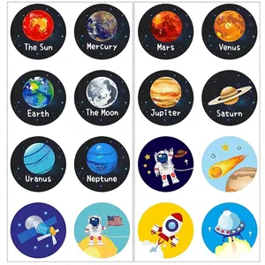 Weltraum-Aufkleber für Kinder mit bunten Planeten des Sonnensystems und Raketenmotiven