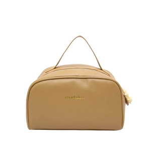 Borsa cosmetica chic in ecopelle color cammello con trama litchi e manico superiore