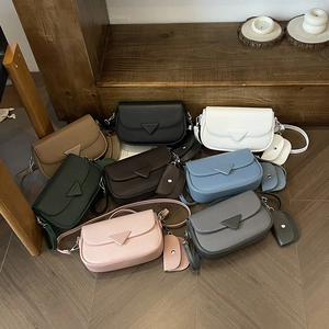 Sacs à bandoulière carrés minimalistes en cuir grainé avec porte-monnaie charmants